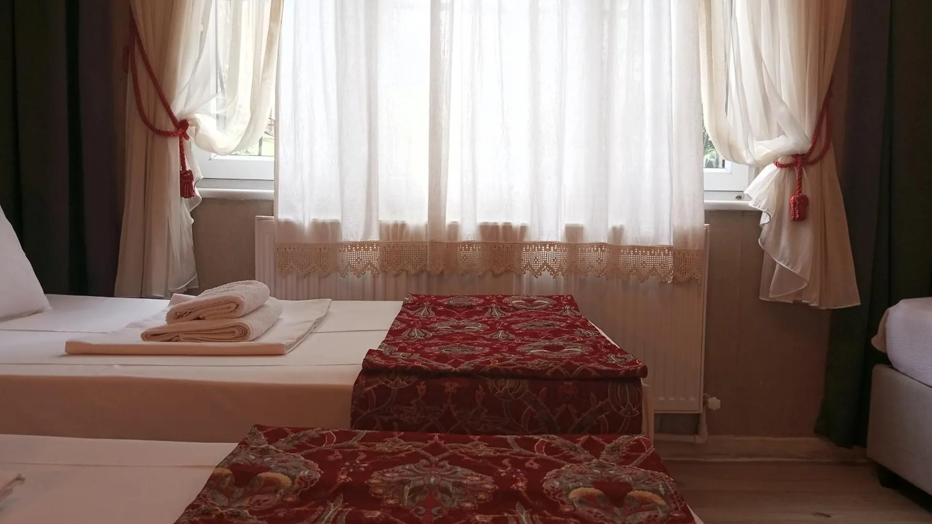 2 Bedroom Ground Floor Apartment Great Location Istanbul